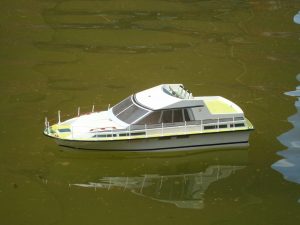 Cabin boat